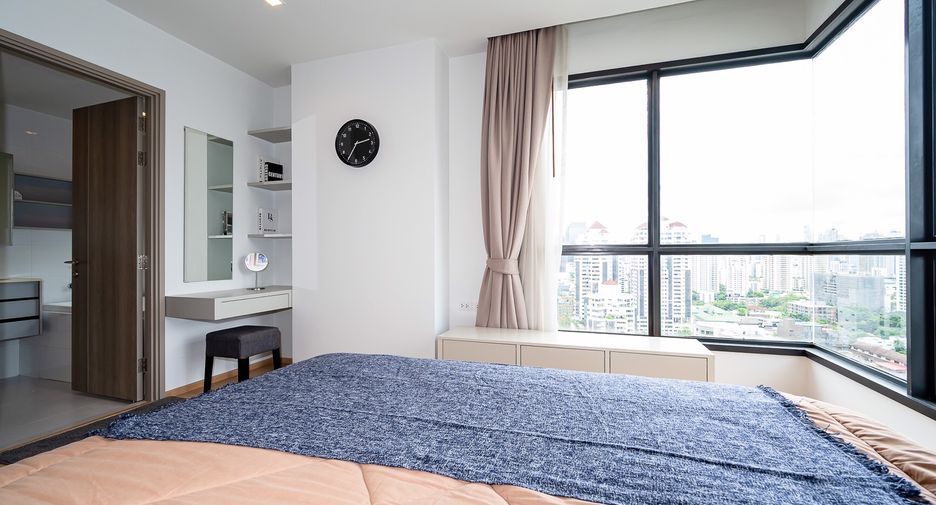 For rent 2 bedrooms condo in Watthana, Bangkok