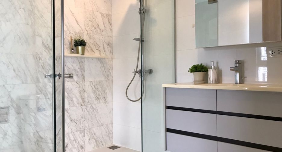 For rent 2 bedrooms condo in Watthana, Bangkok