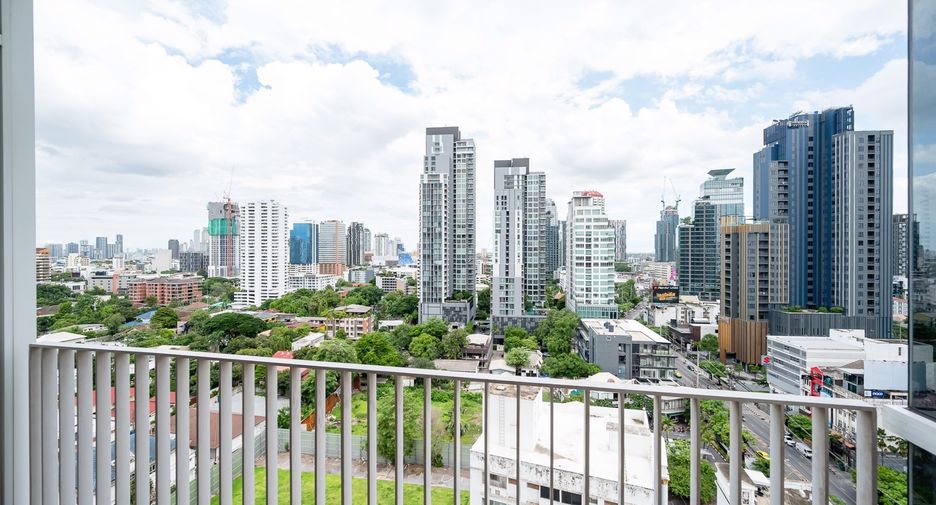 For rent 2 bedrooms condo in Watthana, Bangkok
