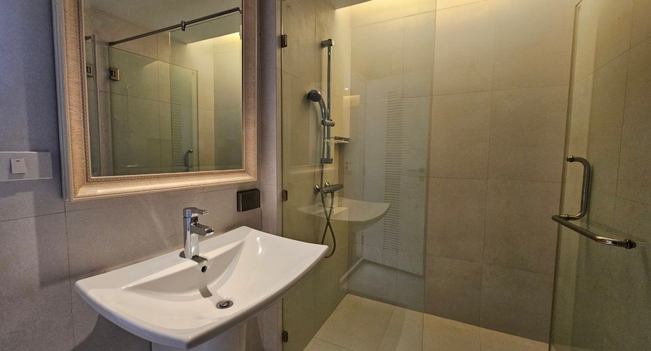 For rent 3 bedrooms condo in Watthana, Bangkok