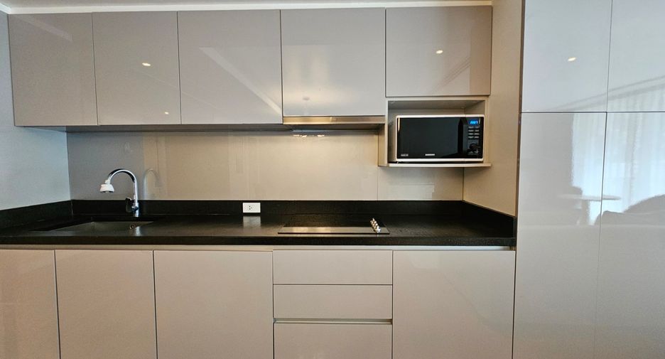 For rent 3 bedrooms condo in Watthana, Bangkok