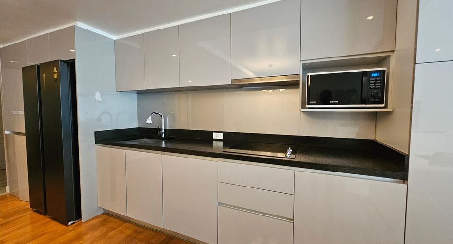 For rent 3 bedrooms condo in Watthana, Bangkok
