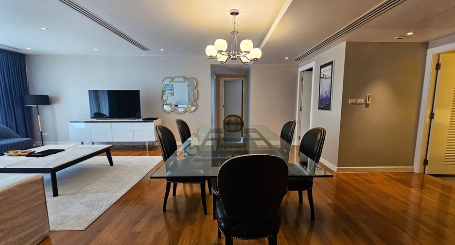 For rent 3 bedrooms condo in Watthana, Bangkok