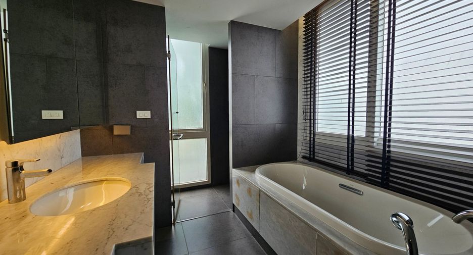 For rent 3 bedrooms condo in Watthana, Bangkok