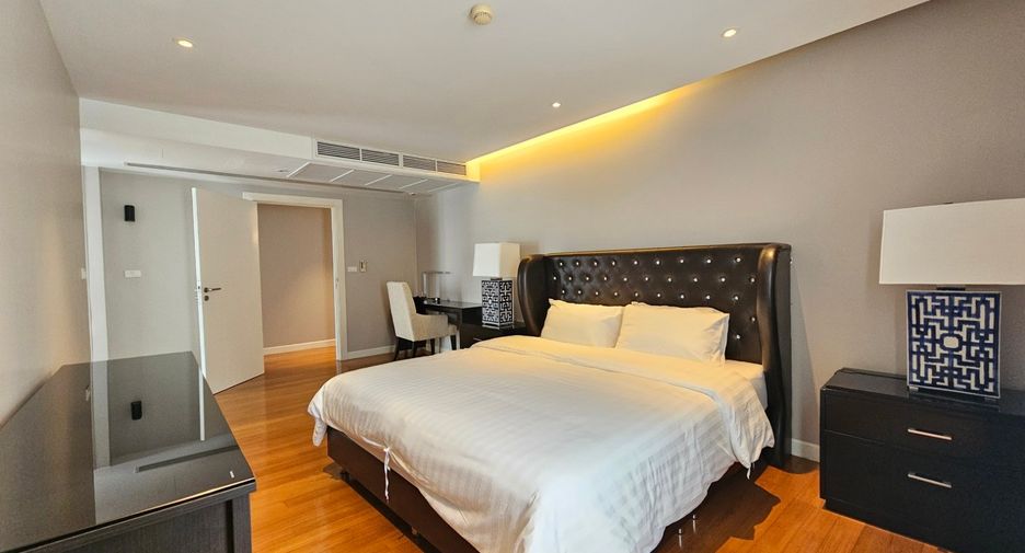 For rent 3 bedrooms condo in Watthana, Bangkok