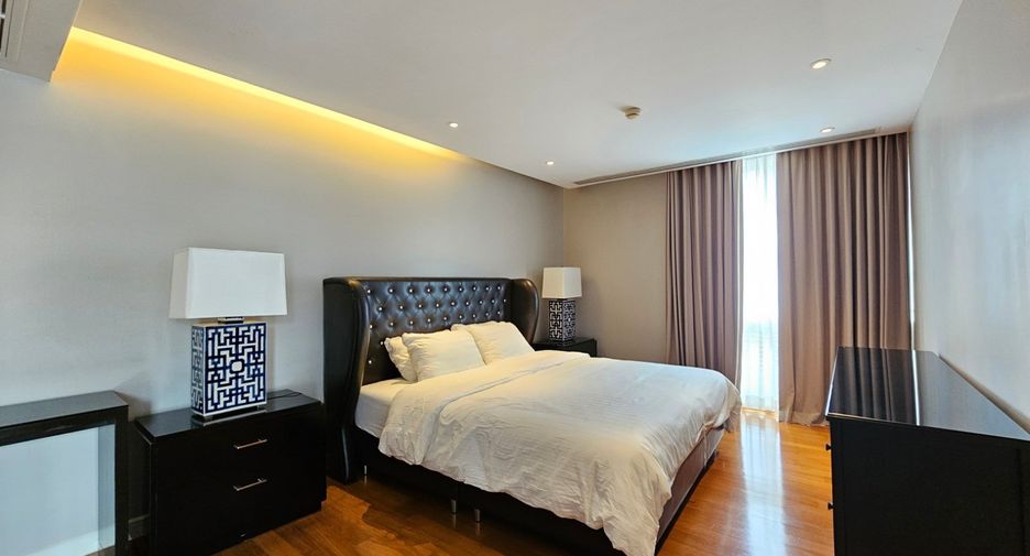 For rent 3 bedrooms condo in Watthana, Bangkok