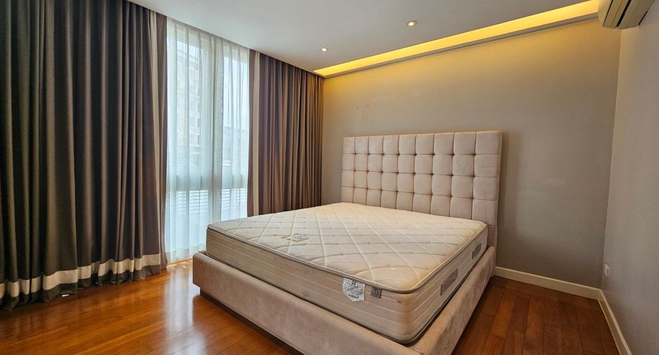 For rent 3 bedrooms condo in Watthana, Bangkok