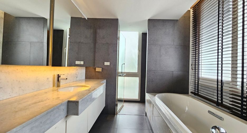 For rent 3 bedrooms condo in Watthana, Bangkok