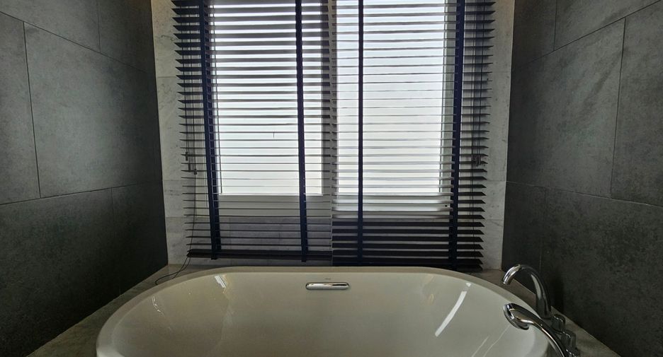 For rent 3 bedrooms condo in Watthana, Bangkok