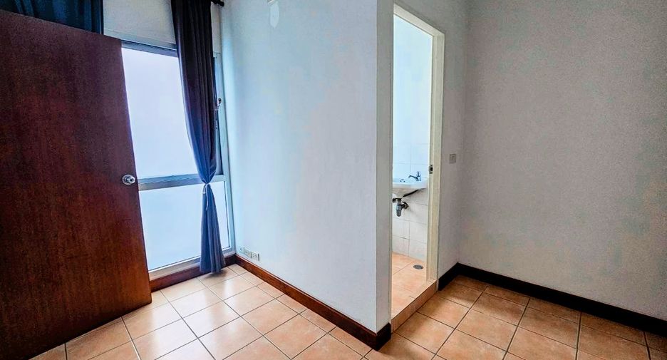 For rent 5 bedrooms condo in Pathum Wan, Bangkok