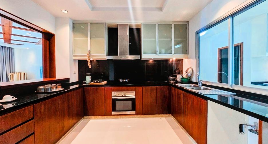 For rent 5 bedrooms condo in Pathum Wan, Bangkok