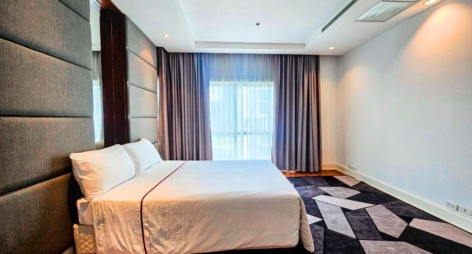 For rent 5 bedrooms condo in Pathum Wan, Bangkok