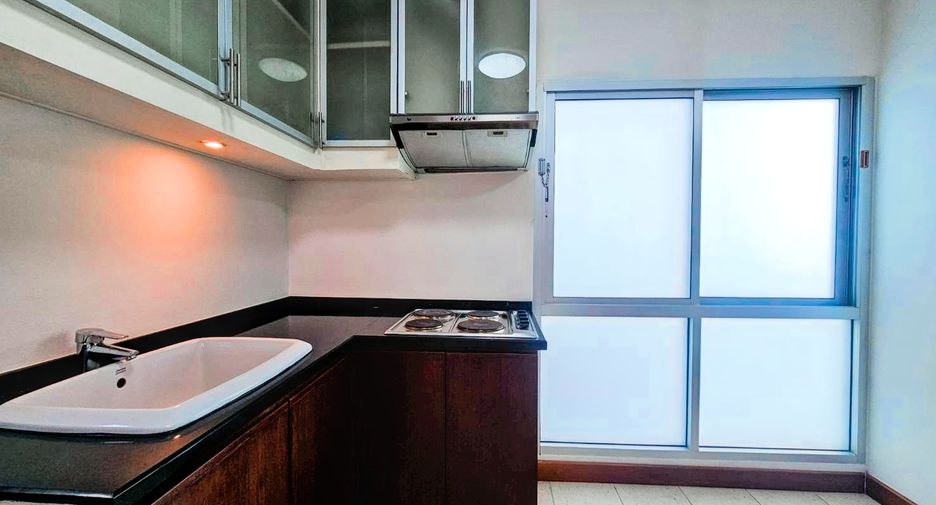 For rent 5 bedrooms condo in Pathum Wan, Bangkok