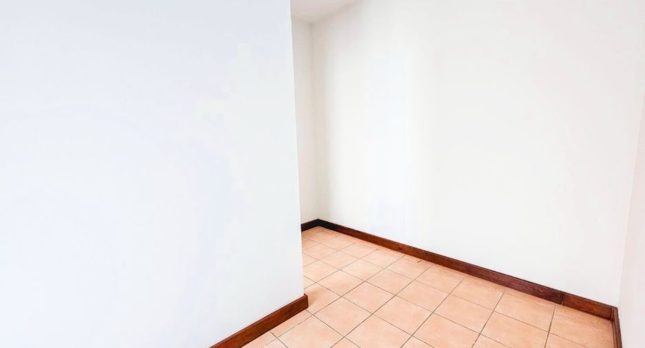 For rent 5 bedrooms condo in Pathum Wan, Bangkok