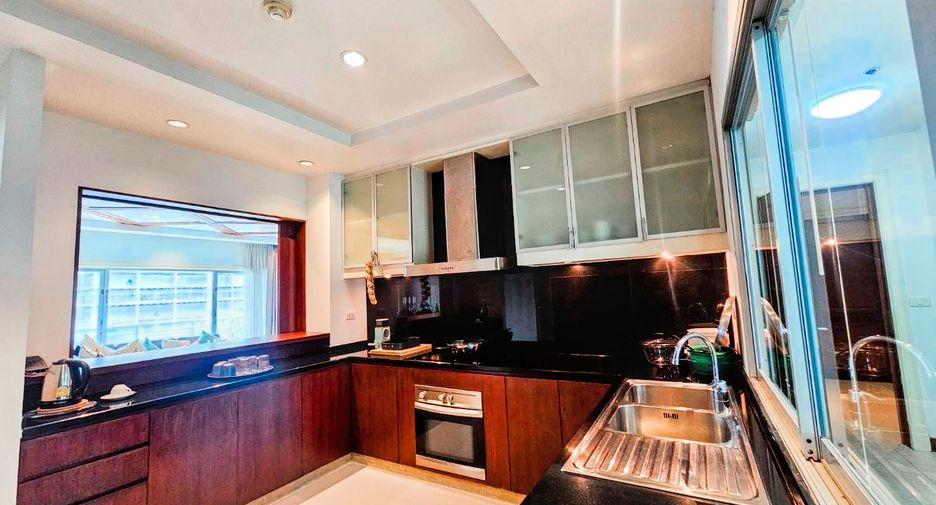 For rent 5 bedrooms condo in Pathum Wan, Bangkok