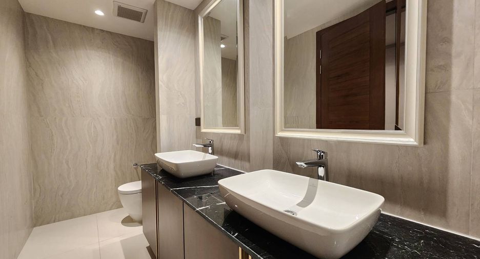 For rent 2 bedrooms condo in Watthana, Bangkok