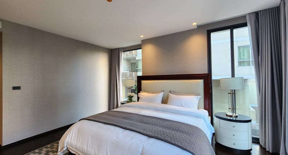 For rent 2 bedrooms condo in Watthana, Bangkok