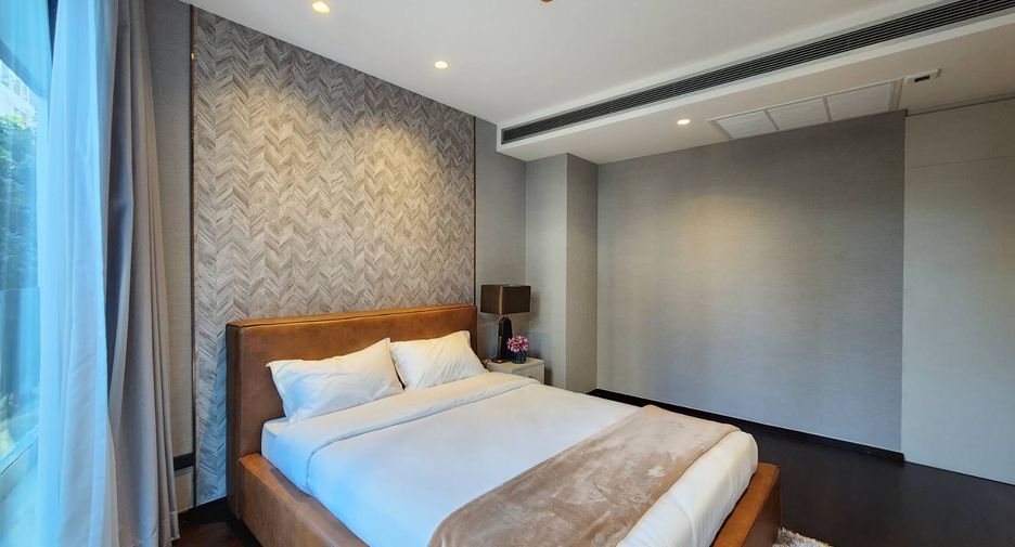 For rent 2 bedrooms condo in Watthana, Bangkok