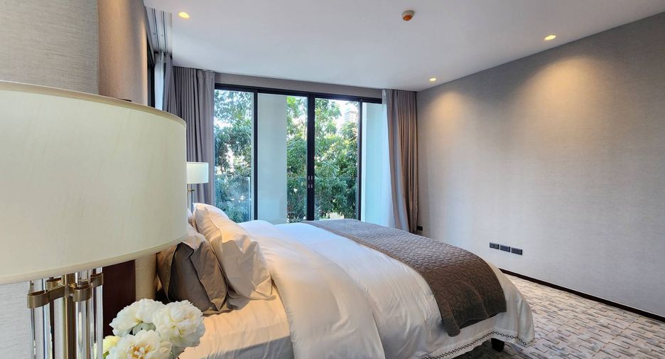 For rent 2 bedrooms condo in Watthana, Bangkok