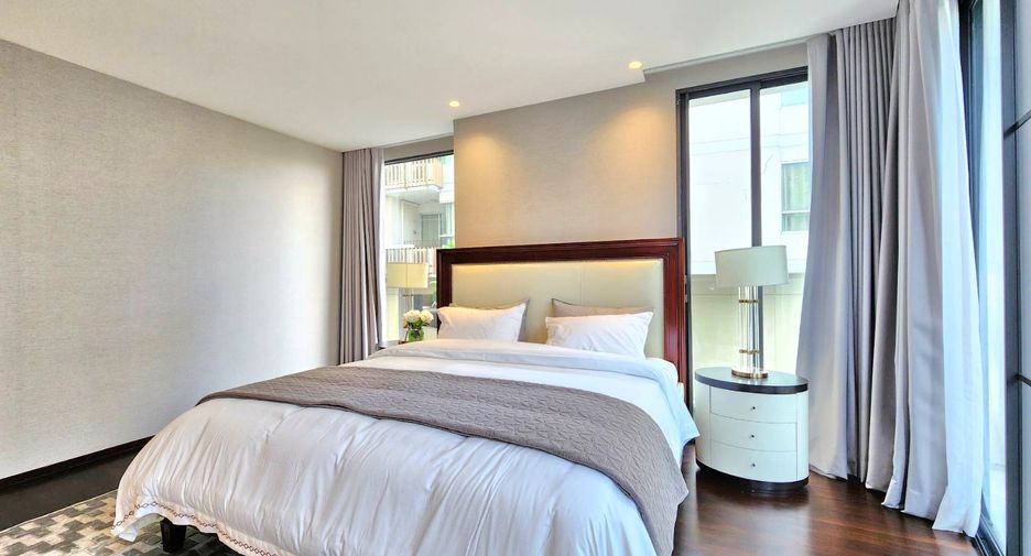For rent 2 bedrooms condo in Watthana, Bangkok