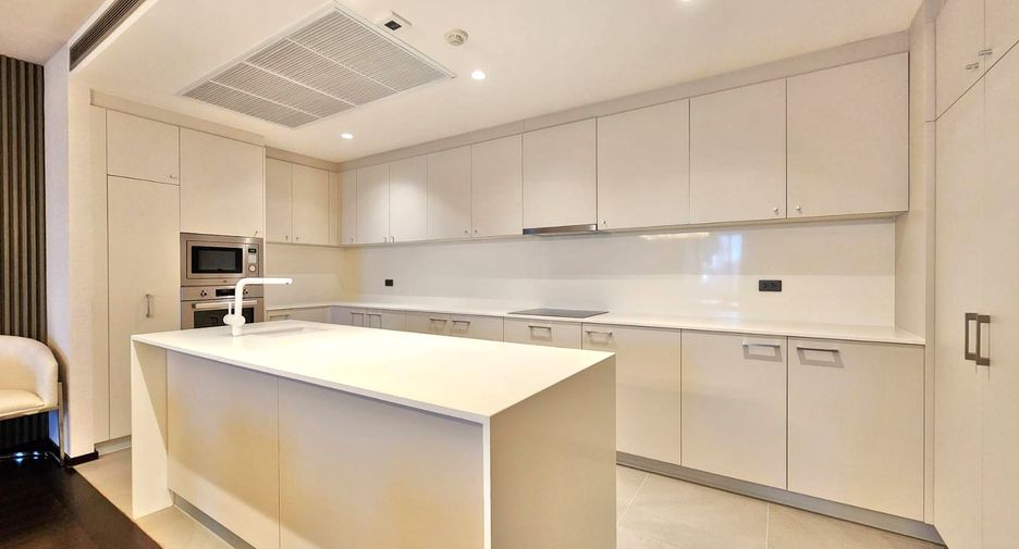 For rent 2 bedrooms condo in Watthana, Bangkok