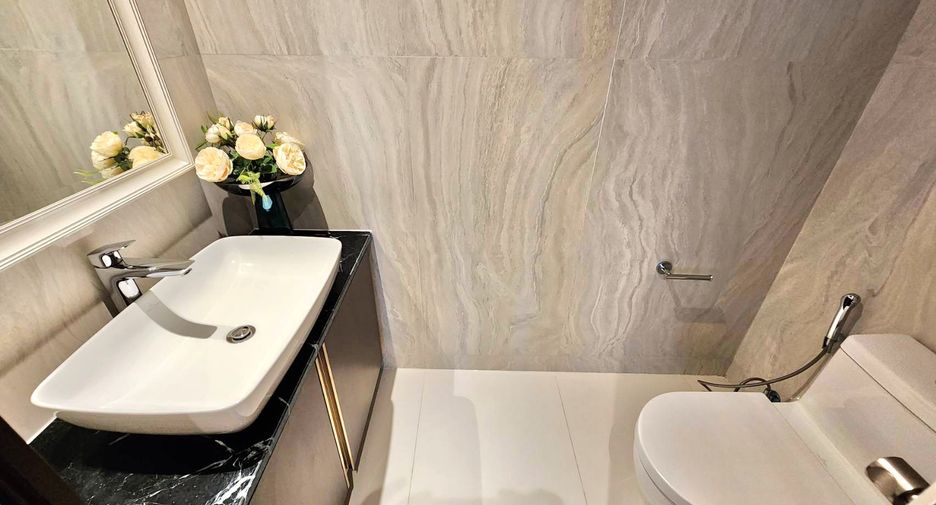 For rent 2 bedrooms condo in Watthana, Bangkok