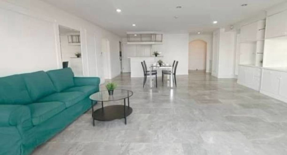 For rent 2 bedrooms condo in Watthana, Bangkok