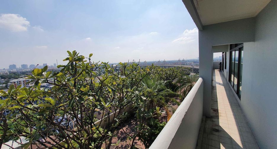 Condo en alquiler y en venta de 3 habitaciones en Phra Khanong, Bangkok