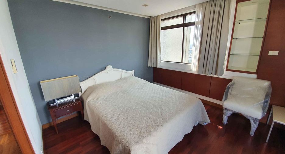 Condo en alquiler y en venta de 3 habitaciones en Phra Khanong, Bangkok