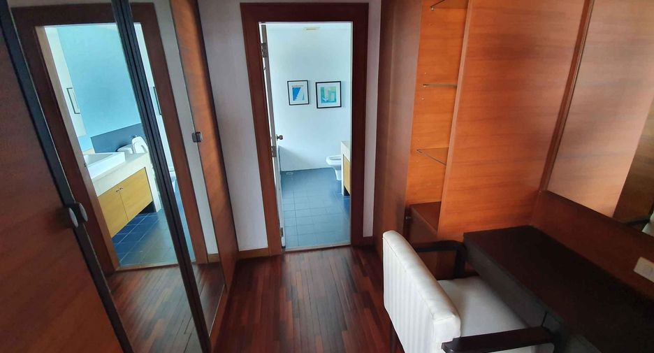 Condo en alquiler y en venta de 3 habitaciones en Phra Khanong, Bangkok