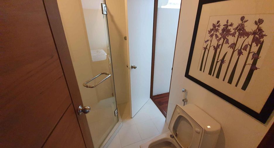 Condo en alquiler y en venta de 3 habitaciones en Phra Khanong, Bangkok