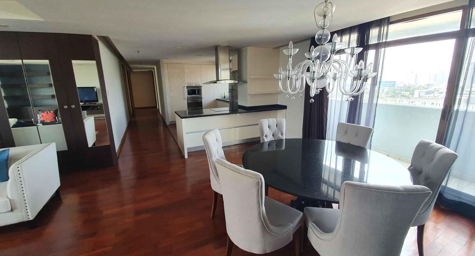Condo en alquiler y en venta de 3 habitaciones en Phra Khanong, Bangkok