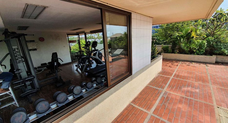 Condo en alquiler y en venta de 3 habitaciones en Phra Khanong, Bangkok