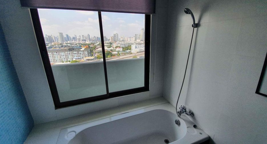 Condo en alquiler y en venta de 3 habitaciones en Phra Khanong, Bangkok