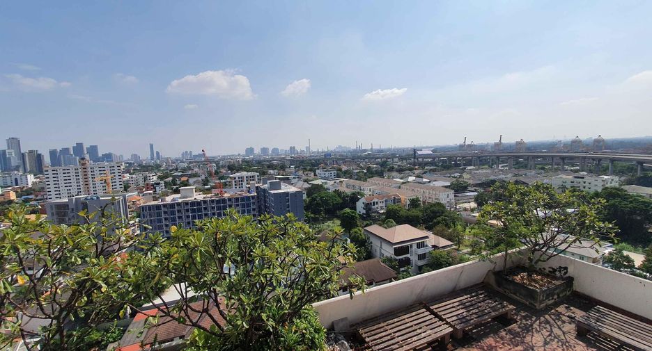 Condo en alquiler y en venta de 3 habitaciones en Phra Khanong, Bangkok