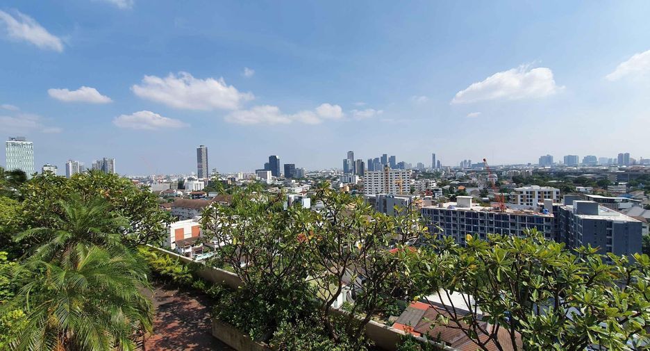 Condo en alquiler y en venta de 3 habitaciones en Phra Khanong, Bangkok