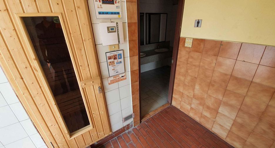 Condo en alquiler y en venta de 3 habitaciones en Phra Khanong, Bangkok