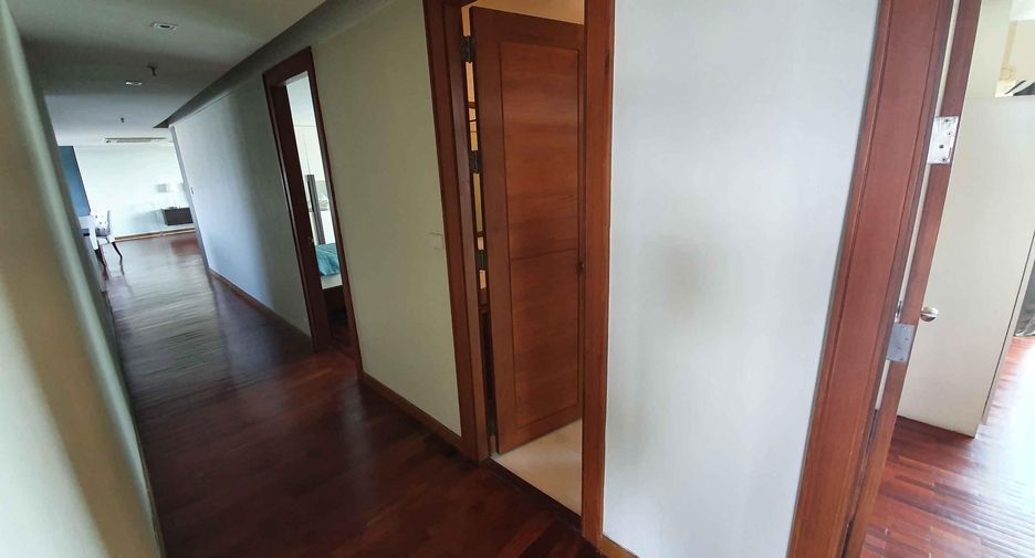 Condo en alquiler y en venta de 3 habitaciones en Phra Khanong, Bangkok