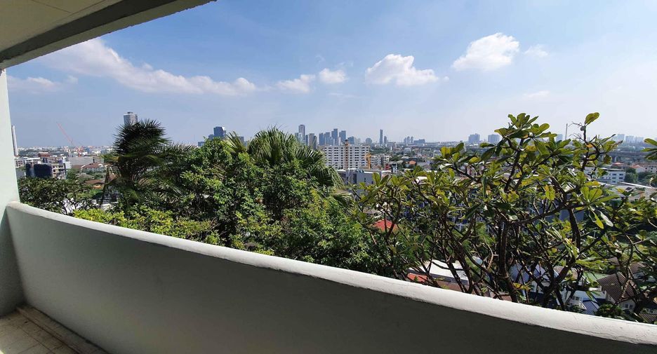 Condo en alquiler y en venta de 3 habitaciones en Phra Khanong, Bangkok