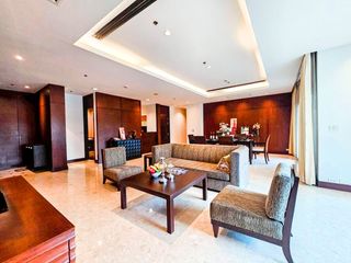 For rent 3 bedrooms condo in Pathum Wan, Bangkok