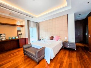 For rent 3 bedrooms condo in Pathum Wan, Bangkok