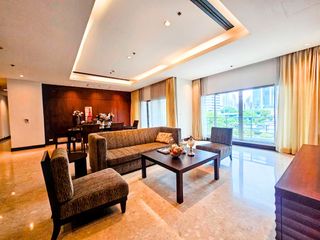 For rent 3 bedrooms condo in Pathum Wan, Bangkok
