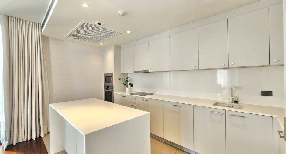 For rent 2 bedrooms condo in Watthana, Bangkok
