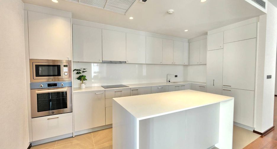 For rent 2 bedrooms condo in Watthana, Bangkok
