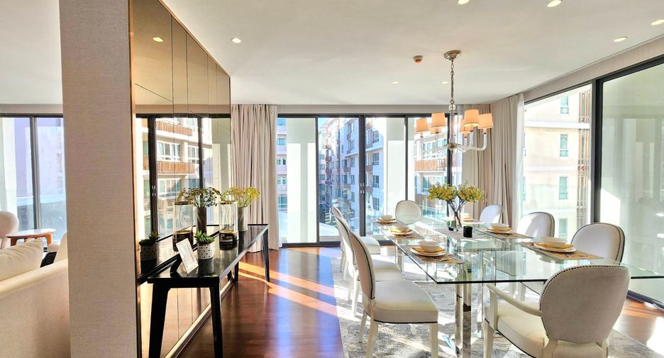 For rent 2 bedrooms condo in Watthana, Bangkok