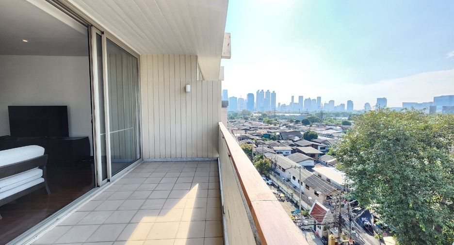 For rent 3 bedrooms condo in Pathum Wan, Bangkok
