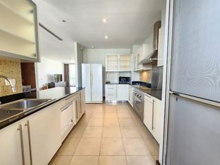 For rent 3 bedrooms condo in Pathum Wan, Bangkok
