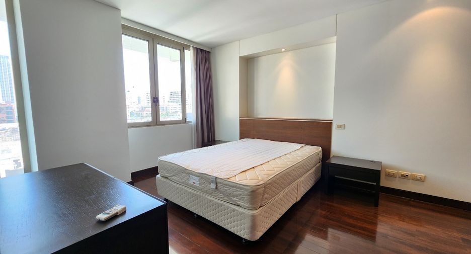 For rent 3 bedrooms condo in Pathum Wan, Bangkok