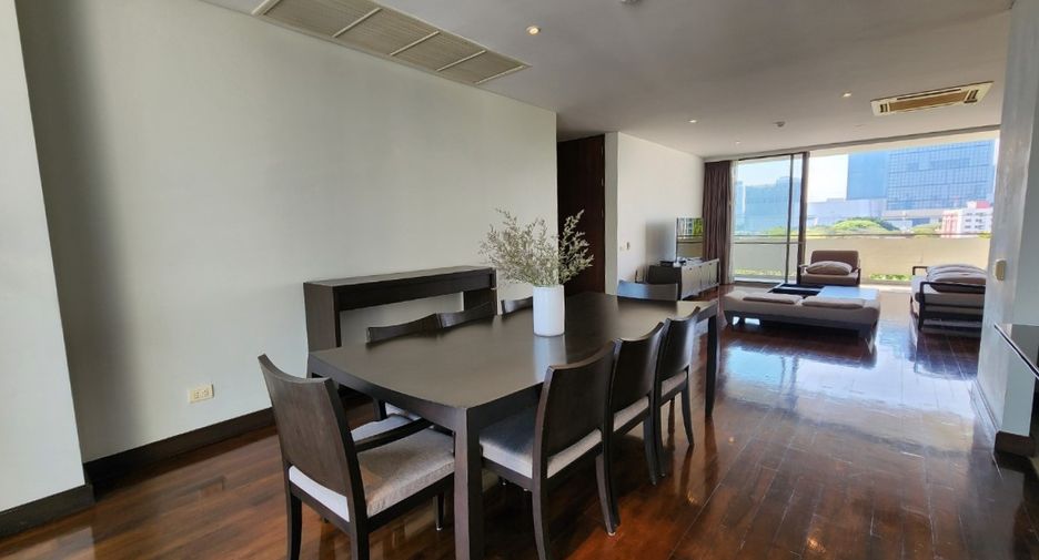 For rent 3 bedrooms condo in Pathum Wan, Bangkok