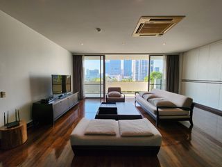 For rent 3 bedrooms condo in Pathum Wan, Bangkok